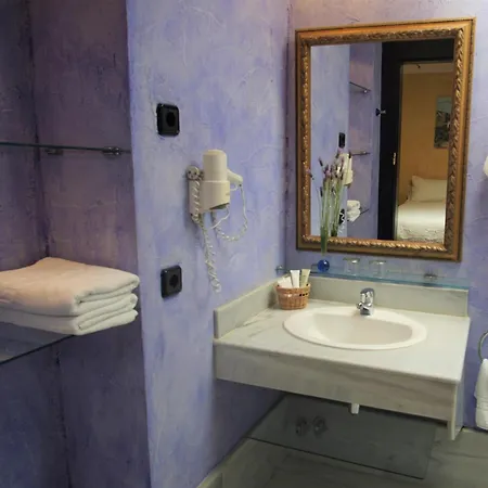 Hotel Tikar 2*