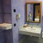 Hotel Tikar 2*