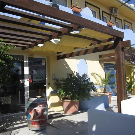 Hotel Tikar 2*